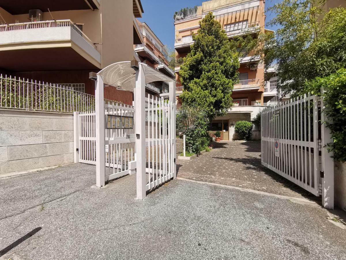 Cozy San Pietro Apartment Rome Exterior photo