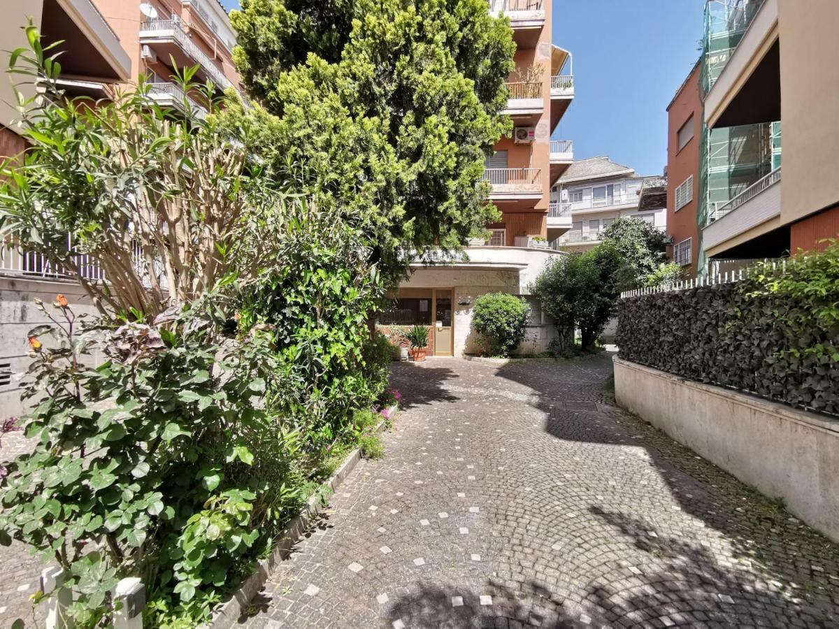 Cozy San Pietro Apartment Rome Exterior photo